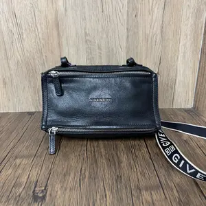 Pre-owned GIVENCHY Leather Shoulder Bags 7.8'' R2329 Shoulder Bag C18379596086 0612 T2 Ella