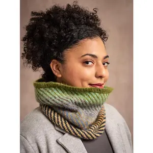 Jade Sapphire - Kits - Coloring Box - Carousel Cowl (4 Ply)
