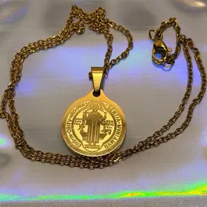 Medalla de san Benito pequeña para niños