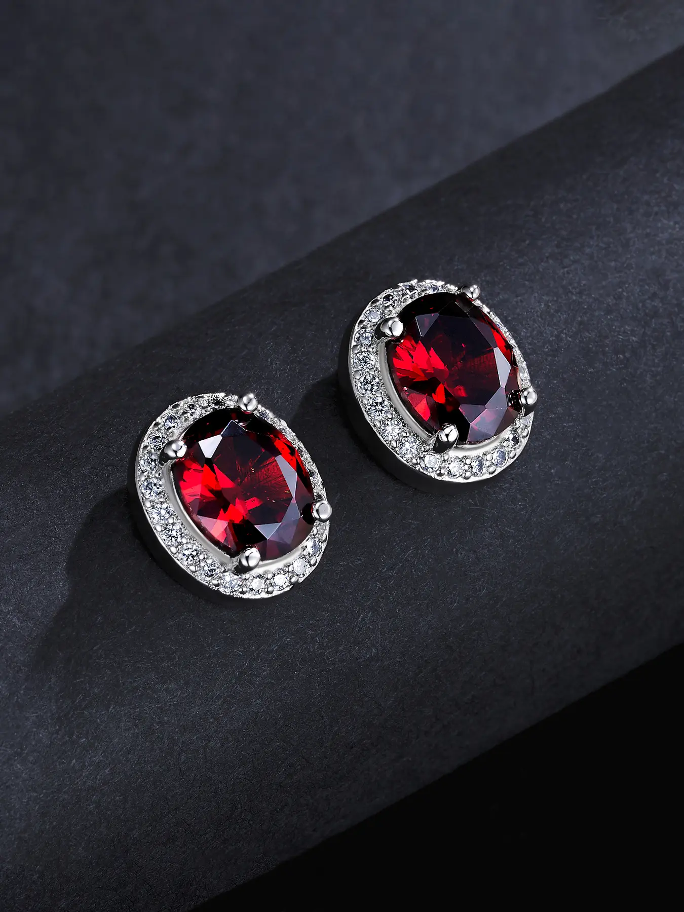 ICED CHICS 1 Pair Hip-hop Ruby Stud Earrings Jewelry, High Quality Earrings, Statement Earring, Sparkling Ear Jewelry, Extra-large Synthetic Zircon, Street Casual Style, Suitable for Both Men and Women, Gift, Birthday Present, Wedding Anniversary