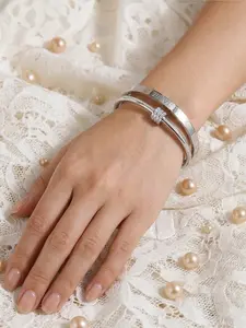 Classic Fashion Simple Style Combination, Stainless Steel Fashion Lightweight, Perfect for Birthday Gifts and Couples' Daily Wear, Elegant Minimalist Bangle