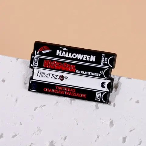 1 Piece Vintage Movie Halloween VHS Tape Letter Design Brooch, Punk Clothes Accessories For Men & Women, Alloy Clothe Accessories, Letter Brooch Pin