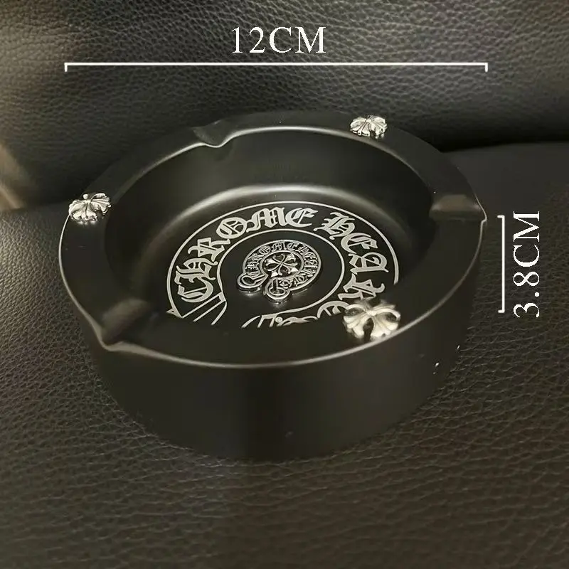 Gothic Style Round Ashtray Black Base Vintage Engraved Pattern Metal Cross‑Ornament Desktop Decor