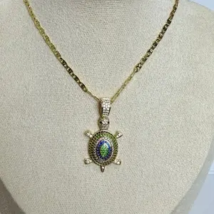 B36. Hermosa tortuga con detalles de piedras de colores para mujer,cadena size 20”