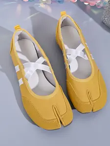 2026 Split Toe Ballet Flat Shoes, Cross Strap Mary Jane Sandals, Retro Pig Paw Slippers, Soft Sole Slip-Ons for Dating/travel