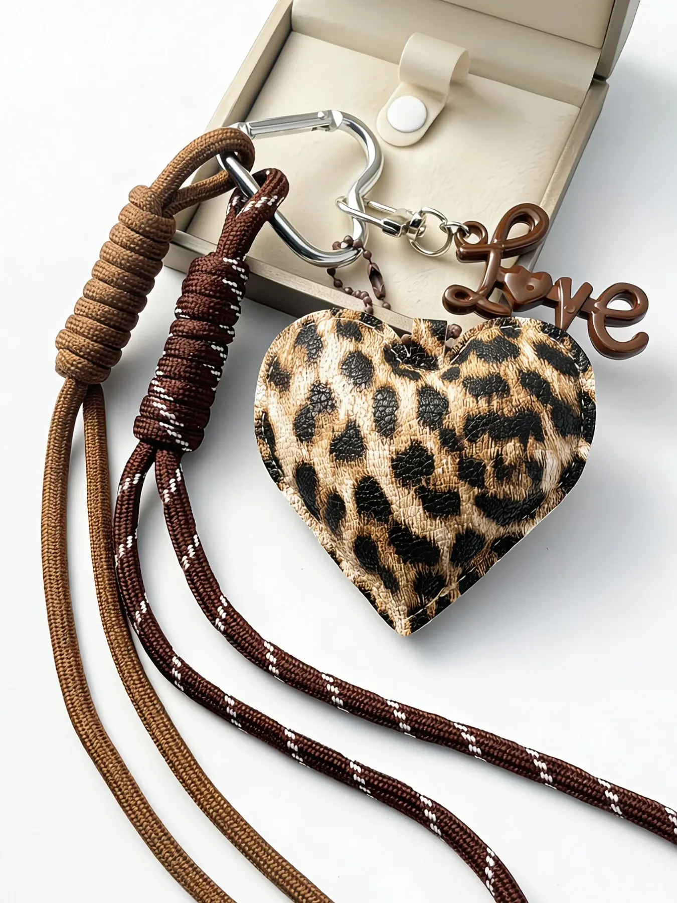 Vintage Leopard Print Heart Pendant, Leopard Print Keychain, Keychain Jewelry, Keychain Accessory, Paired With Woven Lanyard, 3D 'Love' Letters, Can Be Hung On Bags, Keys, Serving Decorative And Anti-Lost Functions, Suitable For Daily Use