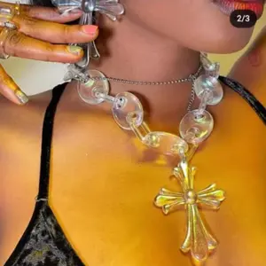 Unisex Crystal Clear Resin X-Ray Cross Choker | Avant-Garde Infinity Link Design with Substantial Chain | Streetwear Statement Necklace for Music Festivals & Urban Style | Day-to-Night Wearable Art for Fashion Forward Gen Z