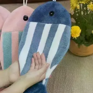 1Pcs Soft And Absorbent Coral Fleece Hanging Design Towel Cute Fish-Shaped Hand Towels With Striped Patterns For Bathroom