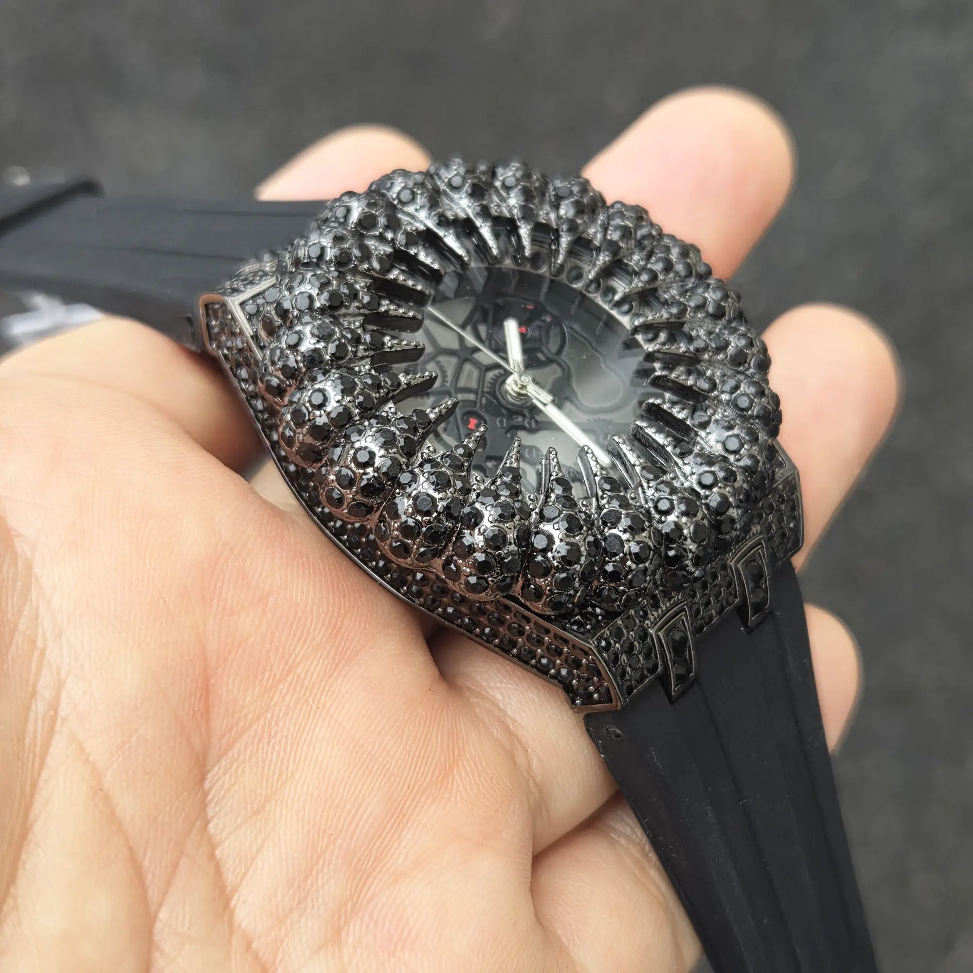 MaxBling81 Men's Luxury Fashion Diamond-Embellished Masculine Anti-Tarnishing High-Resistance Black Silicone Band Quartz Watch, Iced Monster Teeth Design Bezel, Waterproof Urban Style, Diamond-Embellished Quartz Watches, Anti-Tarnishing Quartz Watches