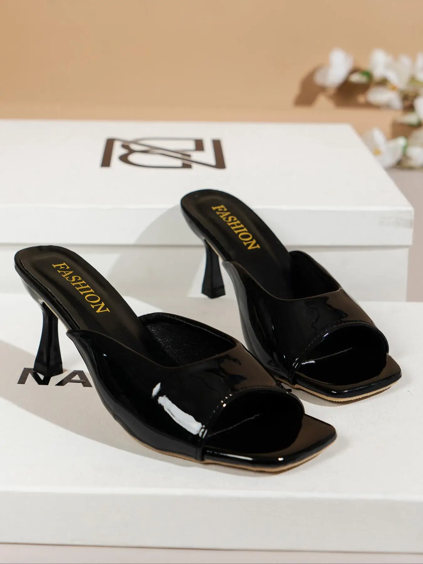 Women's Elegant Contemporary Design Square Toe Leather Heeled Sandals, 2025 New Style Fashionable Slip on Sandals Suitable for Parties, Festivals, Wed