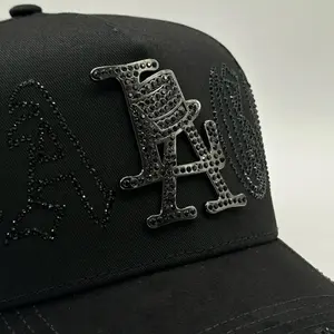 Gorra del El mago por rico hats de alta calidad con piedreria y bordado 3d y placa adiamantada única y bélica.