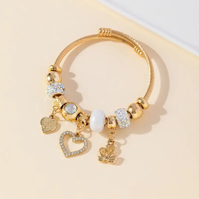 84 # YCB560 Love Swan Pendant