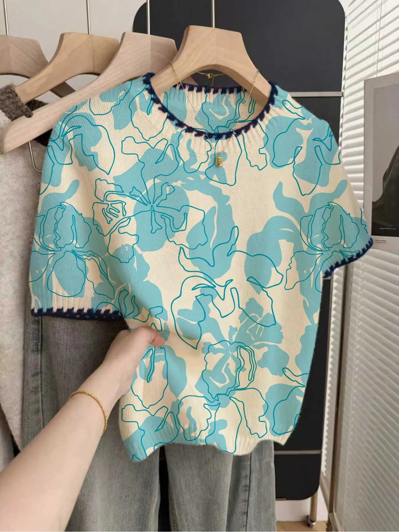 French retro Casual loose round neck short-sleeve contrast trim beige women's multi-color contrast print spring and summer knitted top, summer top, Womenswear