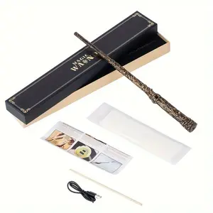 This captivating flame projection magic wand, powered by USB, boasts an elegant black and gold design and is suitable for magic shows, cosplay, stage performances, and Halloween. A safe and easy-to-use flame projector suitable for adults and teenagers.