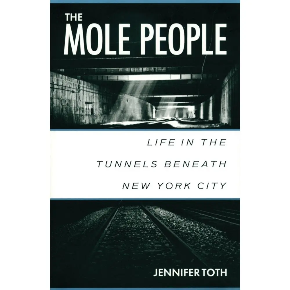 USED Book - The Mole People: Life in the Tunnels Beneath New York City by Toth, Jennifer (Paperback) - english