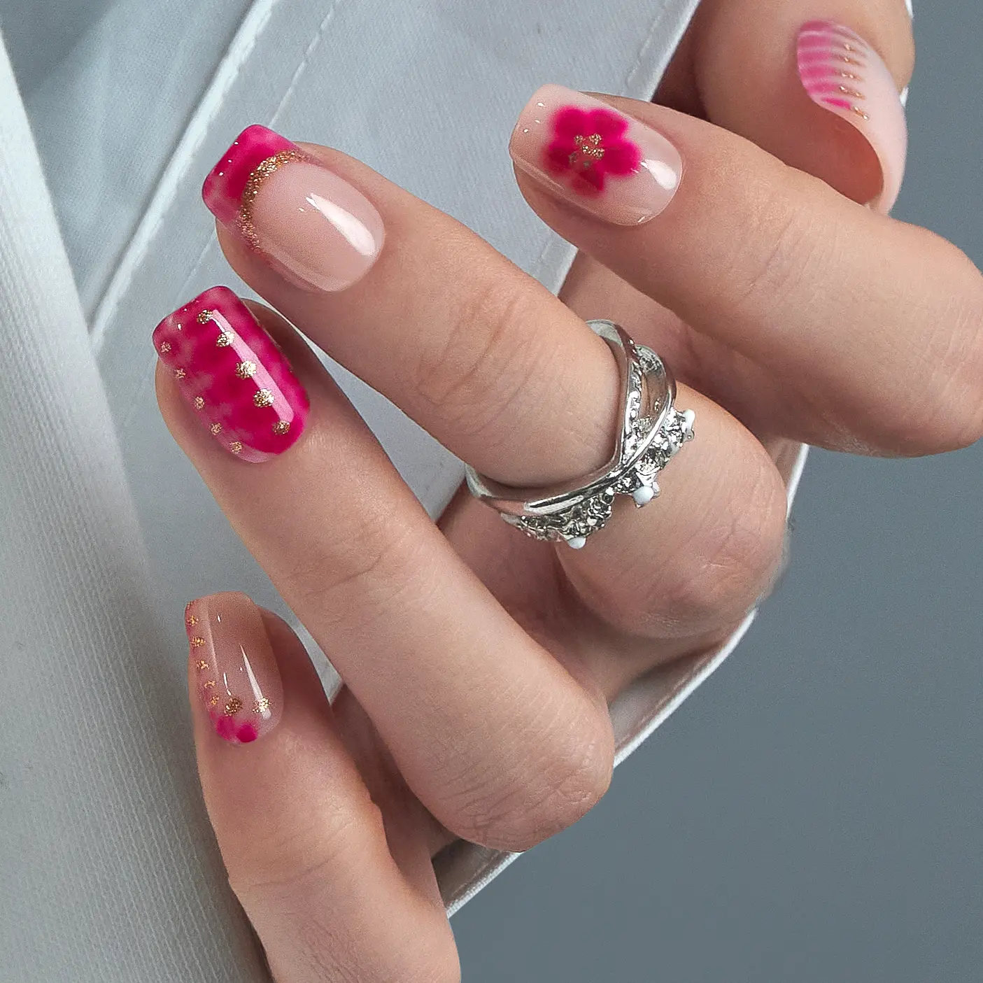 CurvLife Ruby Scales Press On Nails – Unique Red Gradient with Crocodile Texture Effect, Nude Pink Base and Subtle Gold Accents, Eye-Catching Yet Elegant Design, Easy to Apply, Durable and Reusable, Perfect for Fashion Lovers, Parties and Special Occasion