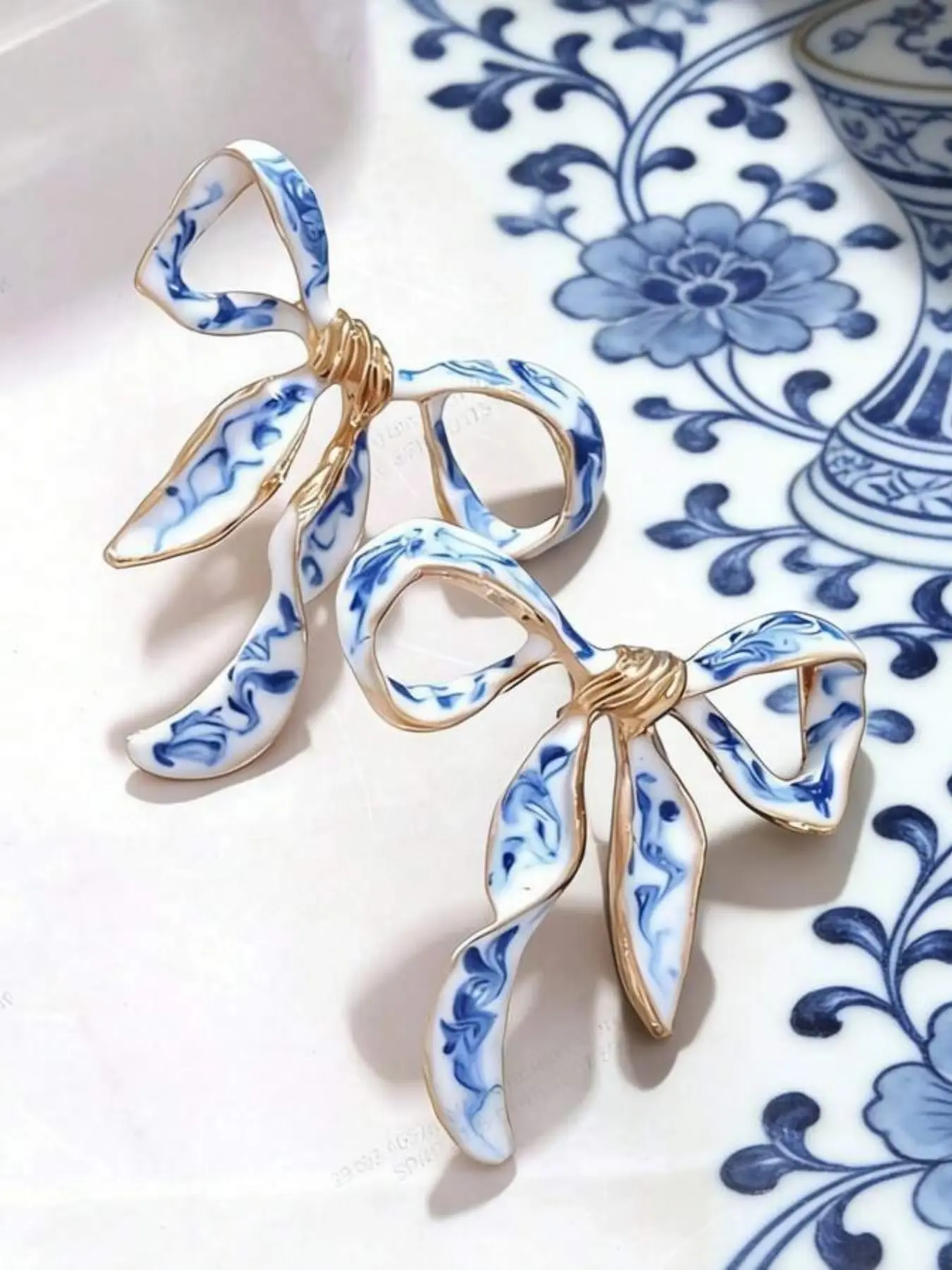 Vintage Oil Painting Style Blue Porcelain Bow Earrings, Fashion Enamel Ribbon Studs, Casual Geometric Pattern, Cute Jewelry, Fashionable Earrings, Perfect for Gifts