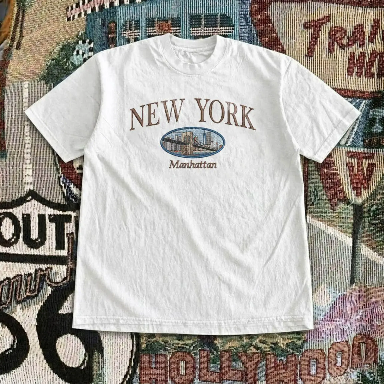 Vintage design New York Manhattan White T-shirt - Authentic Gildan 5000 Heavy Cotton Tee