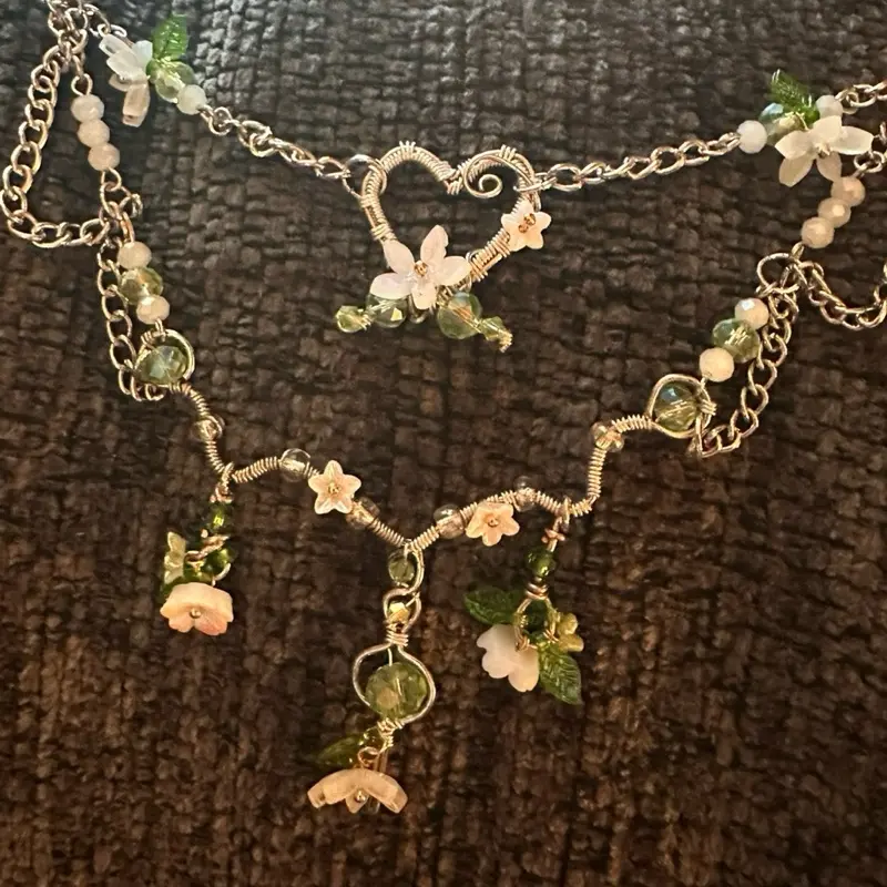 Handmade Whimsy Daisy Spring-Inspired Wire Necklace, Kynjie’s Original Creations, Artistic Artwork for Gift & Decor
