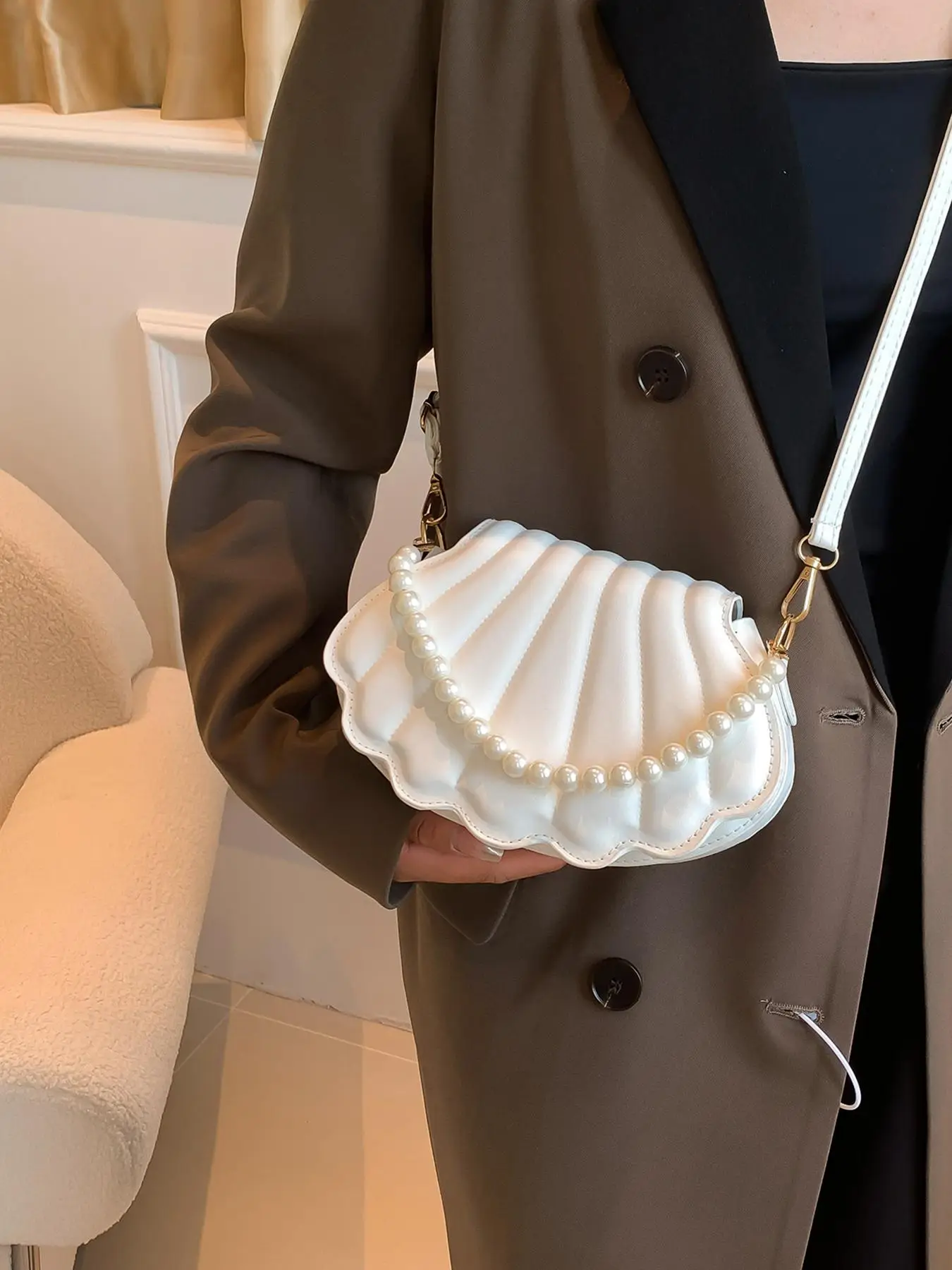 Women's Cute Faux Pearl Decor Shell Shape Crossbody Bag, Solid Color Messenger Bag For Daily Used, Simple All-match Satchel Bag