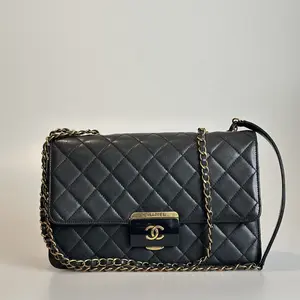 Pre-owned CHANEL Calfskin Shoulder Bag Beauty Black Quilted 61754289