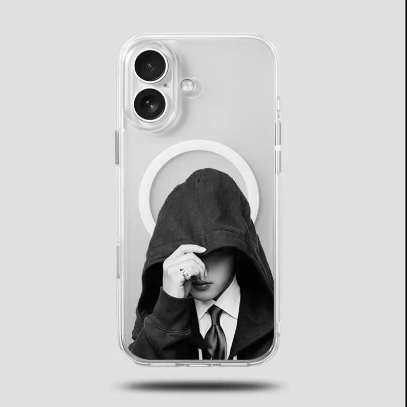 Retro-Style Phone Case - "We Are Back"Magnetic Protective Cover. Featuring a vintageblack-and-white aesthetic and artistic boy banddesign, this K-Pop concert-themed merchandise iscrafted exclusively for ARMY. (Compatible withiPhone Xthrough 17 SAMSUNG  H5