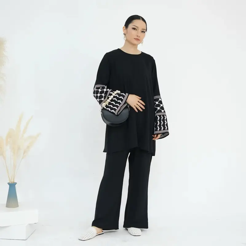 Women's 2-Piece Set in Breathable Jersey - Elegant Modest Top with Checkered Embroidery and Wide-Leg Pants with Pockets, Baggy, Oversize, Soft, Fabric, Everyday, Matching Sets For Women, Suit, Casual, Woman 2 Piece Set, Plus Size