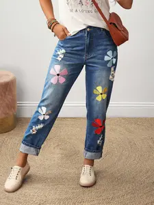 Women's Floral Embroidery Pockets Casual Straight Leg Jeans, Stylish and Comfortable Loose Denim Jeans for Everyday Wear, Perfect for Spring and Summer