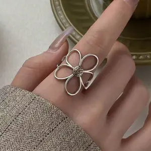 Hollow Flower Adjustable Ring for Women – Dainty Floral Open Band, Minimalist Cute Jewelry
