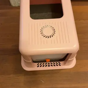 TOPYANGS XL Stainless Steel Trash Can (with Lid) features a high-sided, enclosed design for easy cleanup and effective spill prevention. Dimensions: 22.8 x 15.3 x 14.5 inches