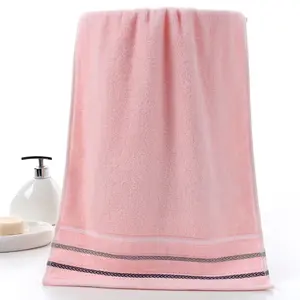 One gradient striped towel, soft, quick-drying, and absorbent, suitable for showering, bathing, and everyday use (pink).
