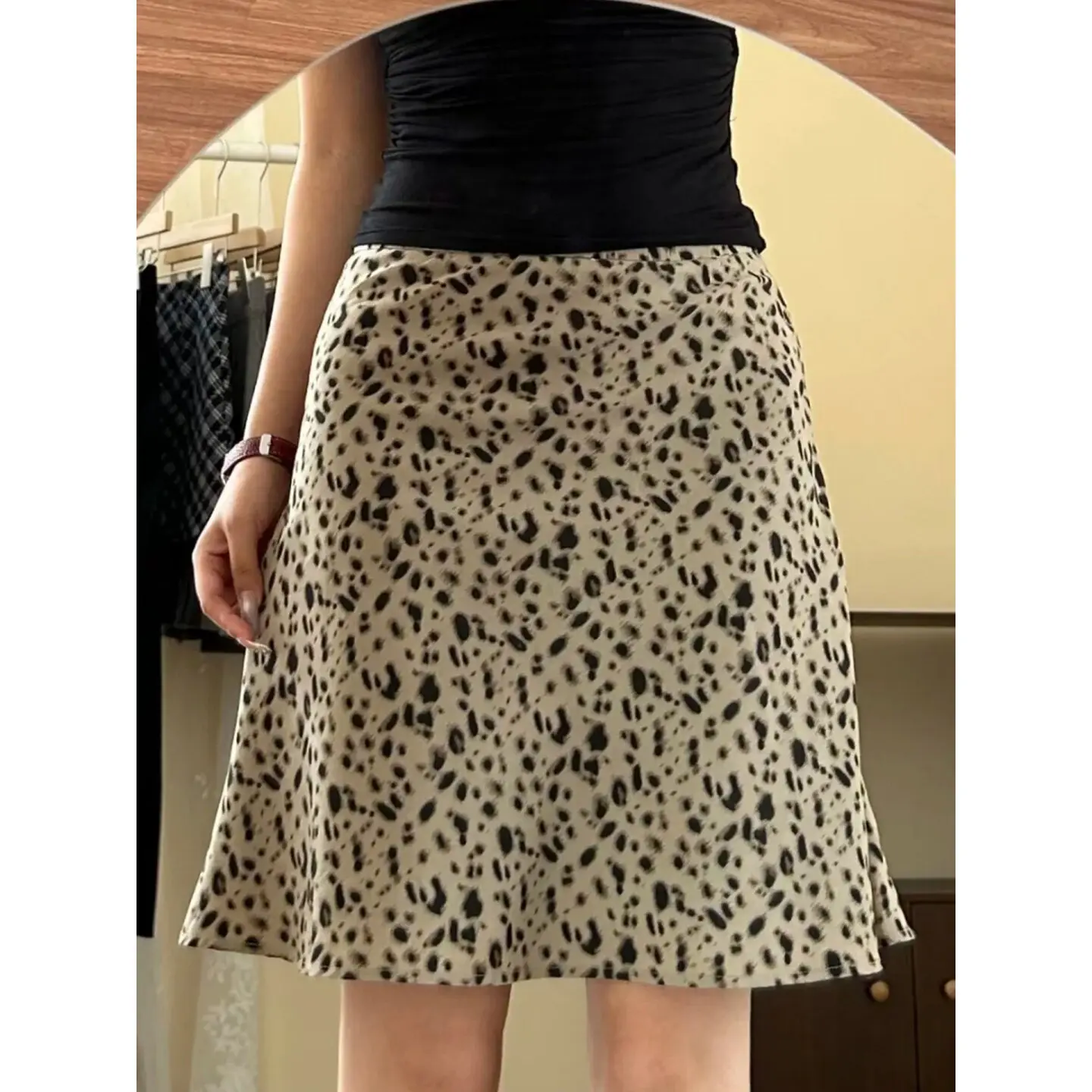 Women's Plus-Size Multi-Size Leopard Print Skirt - Bodycon, A-Line Shape Cuts, Silky Drape Fabric, Figure-Flattering Versatile Bottom for Summer Daily Wear, Parties