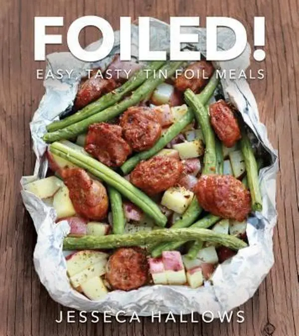 USED-Foiled!: Easy, Tasty Tin Foil Meals by Hallows, Jesseca (Paperback)