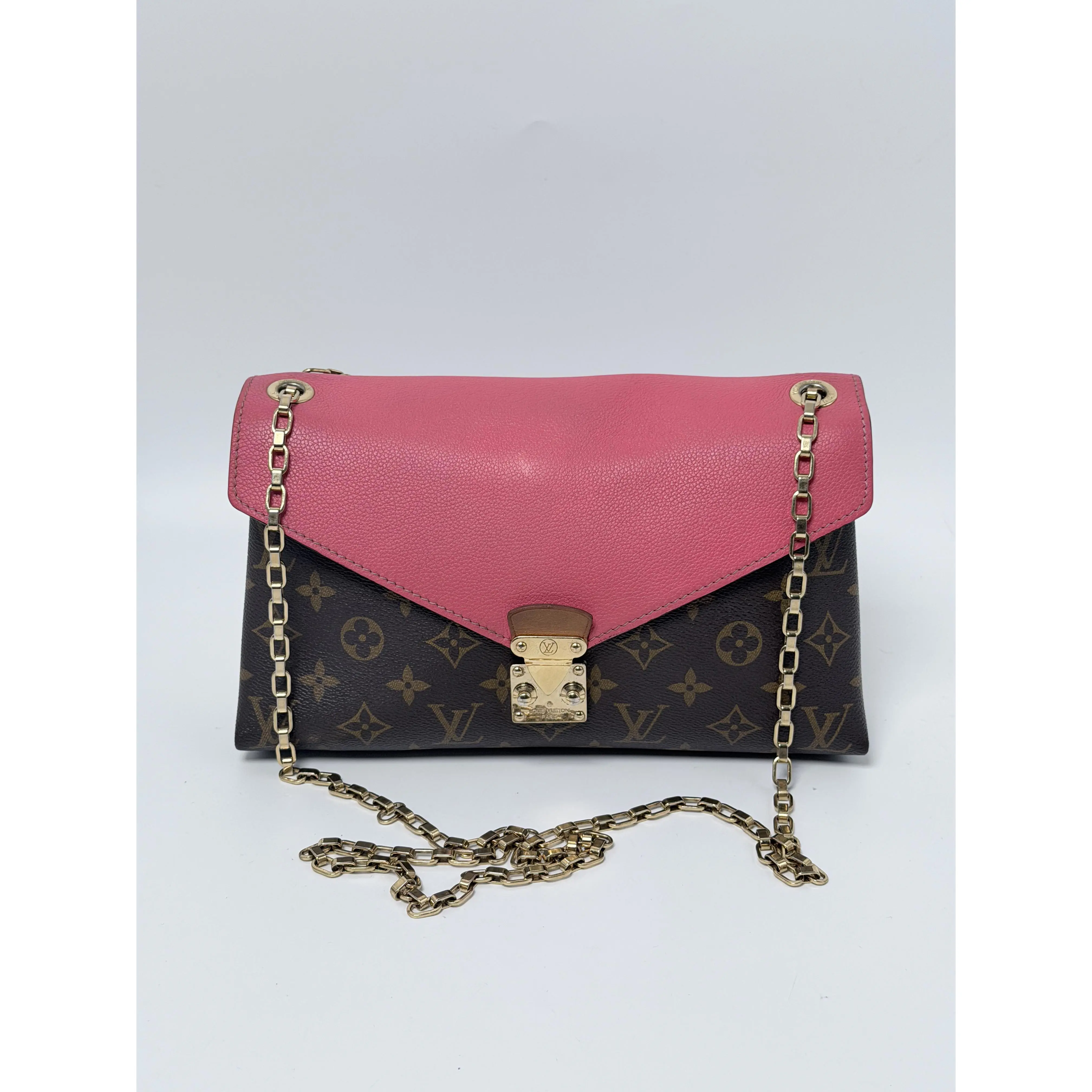 Pre-owned Louis Vuitton coated canvas Crossbody Bags Pallas Chain shoulder bag JD093LV