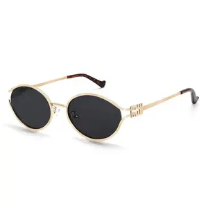 Retro oval sunglasses, cute designer sunglasses. Suitable for both men and women, small and stylish, with a gold frame and round lenses.