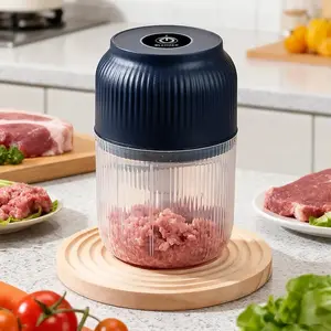 Electric garlic chopper with 4 sharp blades, portable vegetable chopper, 300ml garlic grinder, onion chopper, blender for vegetables, cordless food processor for ginger, chili peppers, fruits, meats, spices, beans, etc.