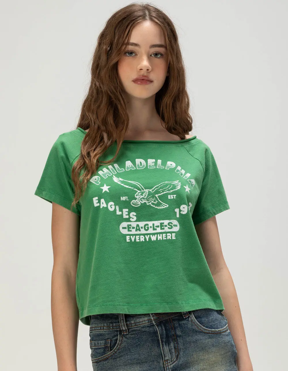 THE WILD COLLECTIVE Philadelphia Eagles Womens Off The Shoulder Tee