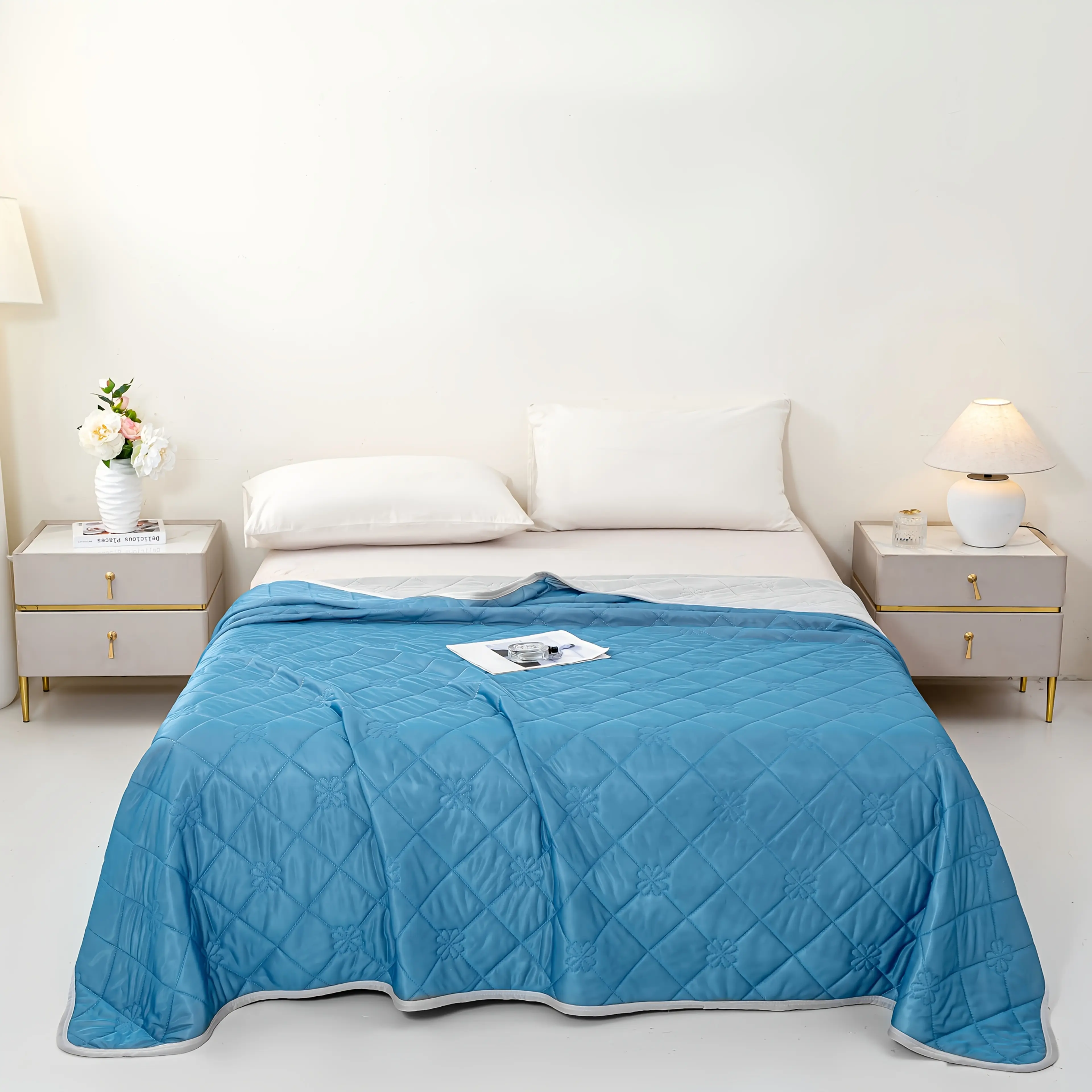 Solid Color Lightweight Bed Coverlet - Soft Breathable Bedspread, Ultrasonic-Printed Multipurpose Comfy Bedding, 4-Season Cooling Thin Quilt, Machine-Washable, Skin-Friendly, for Home/Office (No Pillows Included, Floral Geometric Designs Available)