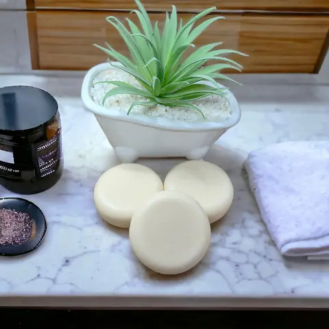 SOAPS BY LELA Eco-Friendly Single Shampoo Bar Cleanser - Plastic-Free, Coconut Oil-Free, Castor Oil-Infused, Bergamot Scent, Neroli Blend, Lightweight, Gentle Cleansing Haircare Conditioner for All Hair Types, 80g