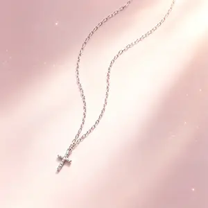 Women’s cross necklace, gold-plated diamond necklace, cross faith pendant necklace, comes with a chain, colour-fast, cubic zirconia faith jewellery, a gift for Mum, Christian religious gift graduation girls bible charms romantic jewelry accessory present