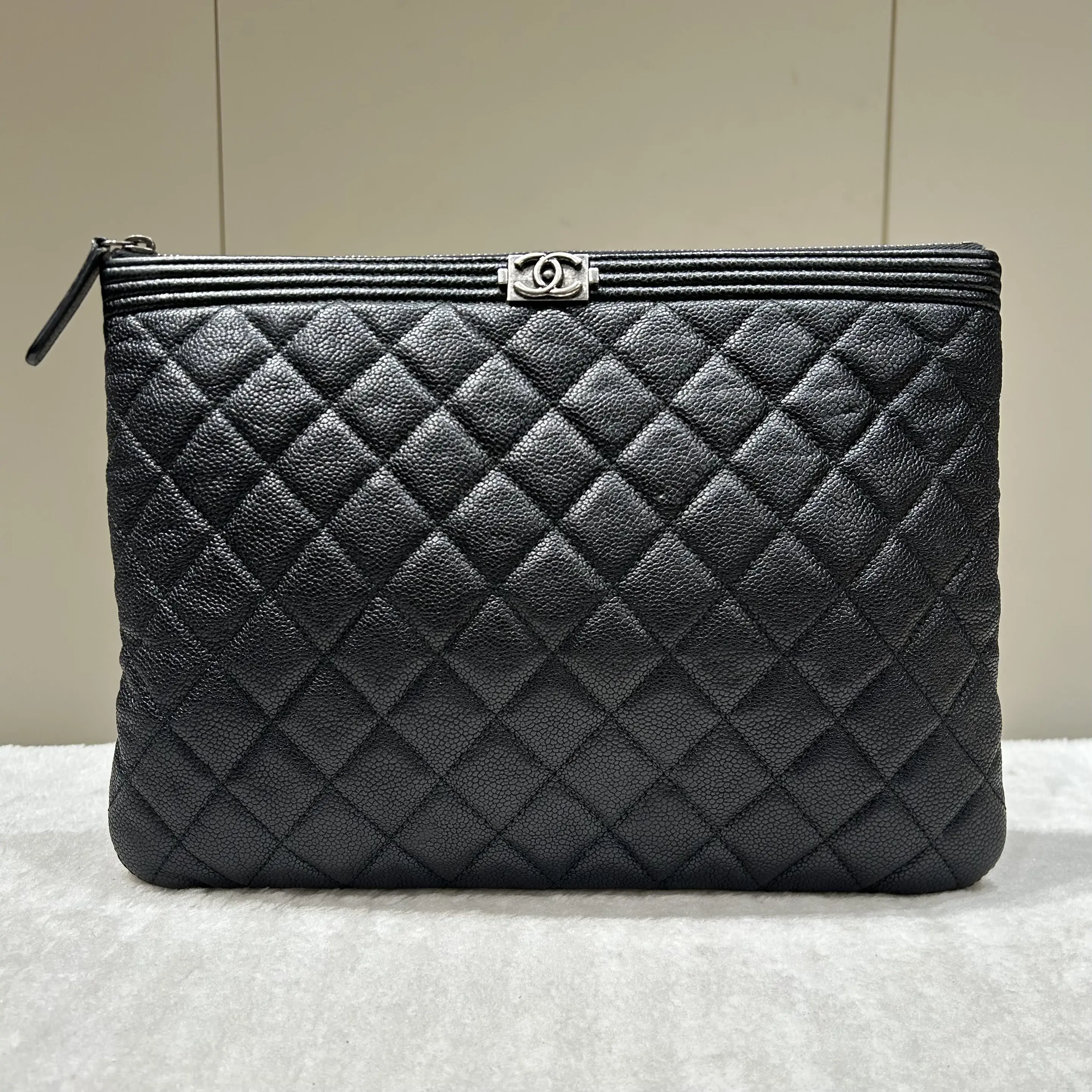 Pre-owned CHANEL leather Small leather goods Le Boy O Case Clutch in Black Caviar with Ruthenium / Silver Hardware 50110654 SH
