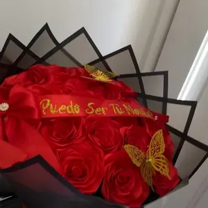 Puedo ser tu novio? 18 rosas rojas (: