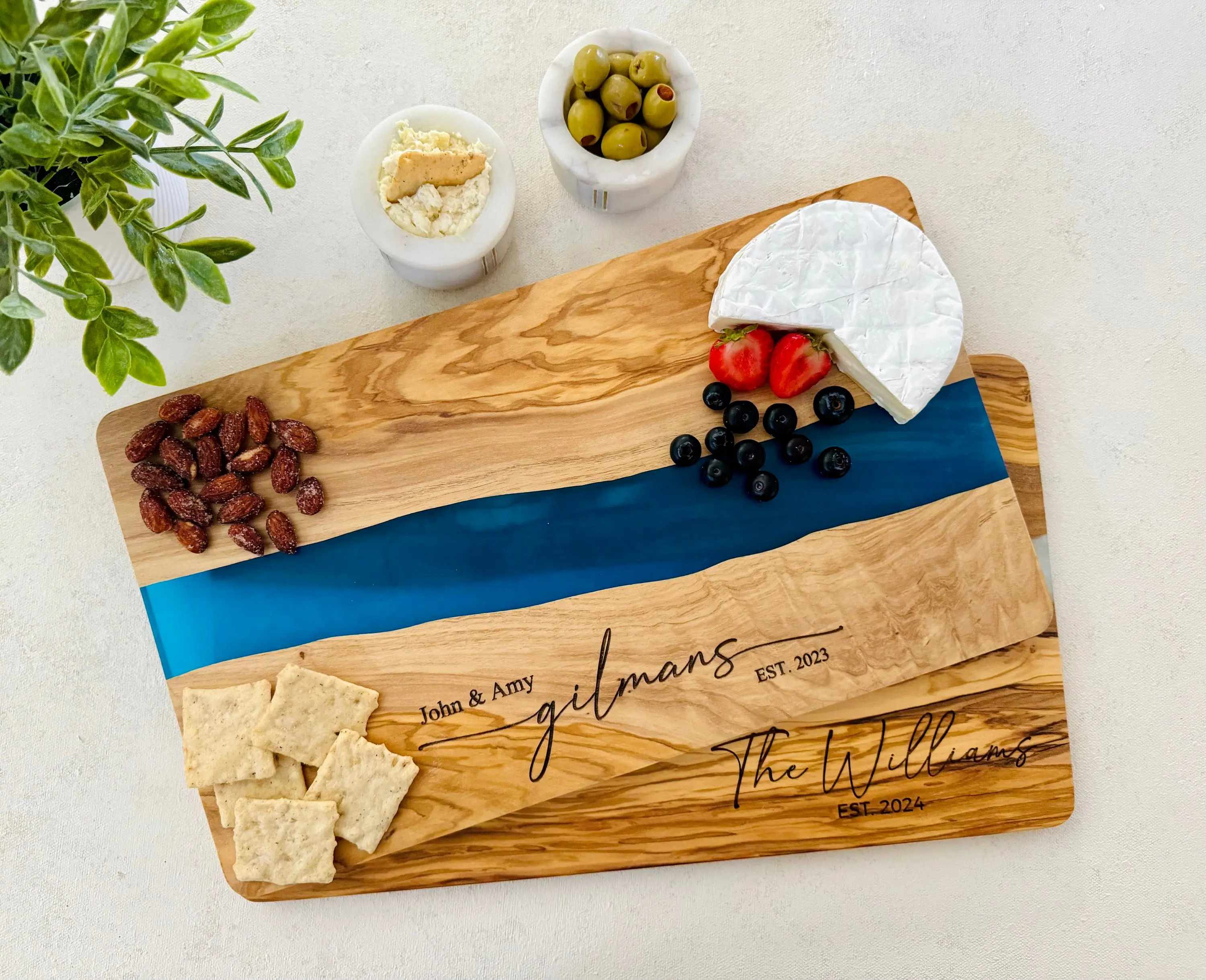 Charcuterie Resin Cutting Board, Wedding Engagement Gift,Bridesmaid Personalized Gift, Housewarming Gift,Mother's Gift,Engraved Cheese Board