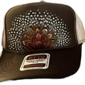 Feathered Trucker Hat - Classic Design with Fluffy Feather Trim, Ideal for Outdoor Activities and Casual Wear