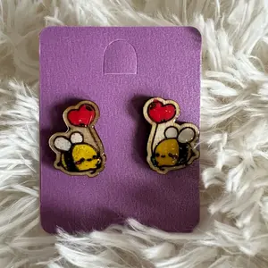 Bee love earrings