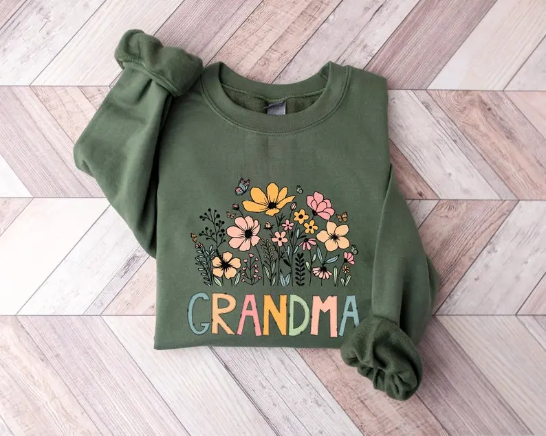 Grandma Heritage Pullover, Meadow Blossom Crewneck, Vintage Botanical Hoodie, Wildflower Patterned Jumper, Rustic Bloom Fleece