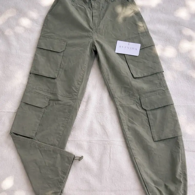 Avenida Olive Green Cargo Pants with Multiple Pockets and Adjustable Cuffs for Comfortable Wear