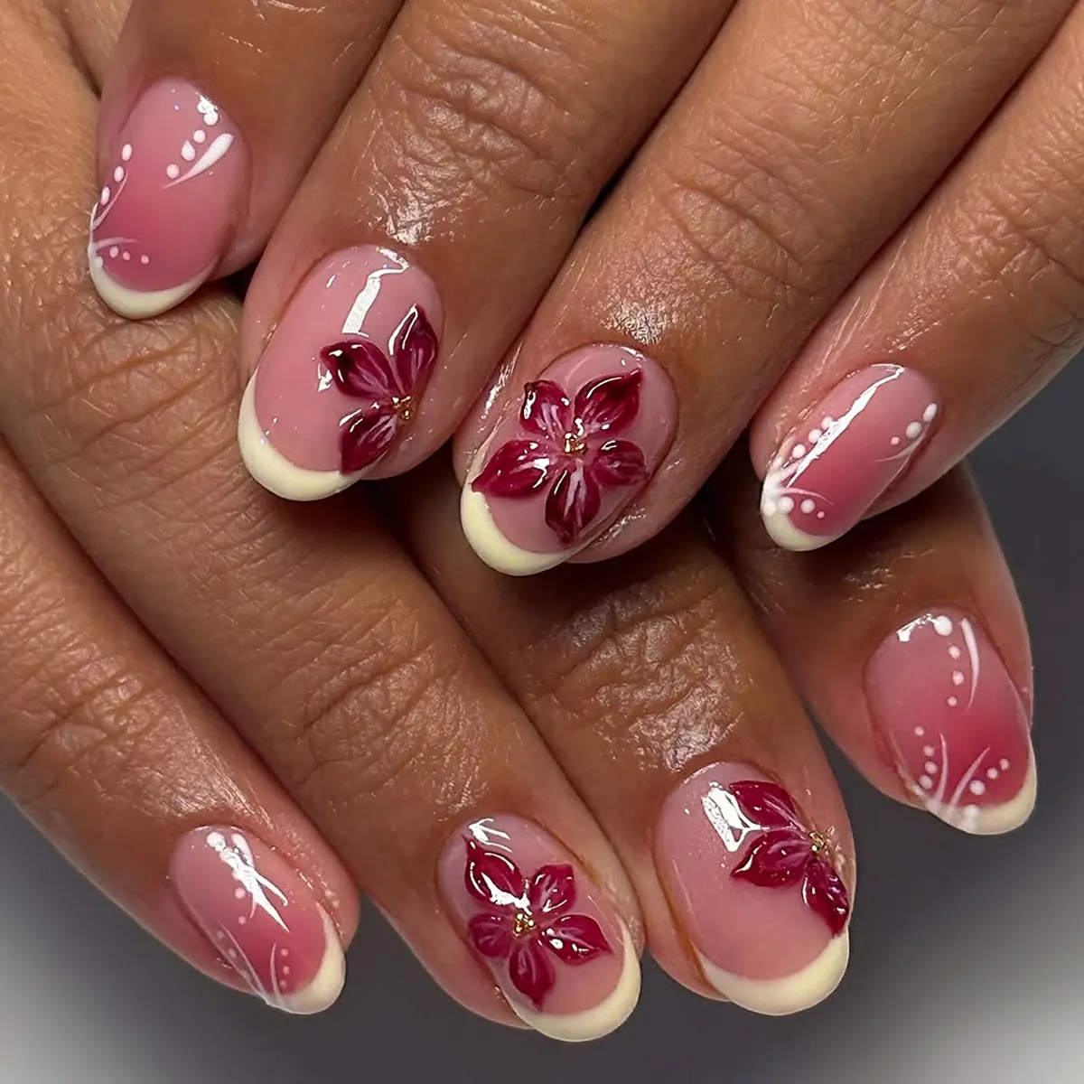 24 pcs short oval acrylic press on nails gentle style milky goose yellow French edge 3D carving white polka dot stripes gold steel balls, Nail Art Design, party daily versatile portable fake nails Flower Nails Pressed On Nails Decorative Nails