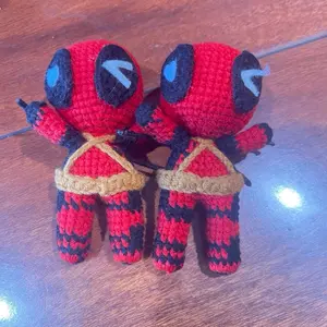 Handmade Spider Keychains - Red Spider Design with Yellow Details, Unique Handmade Character, Ideal for Keychains