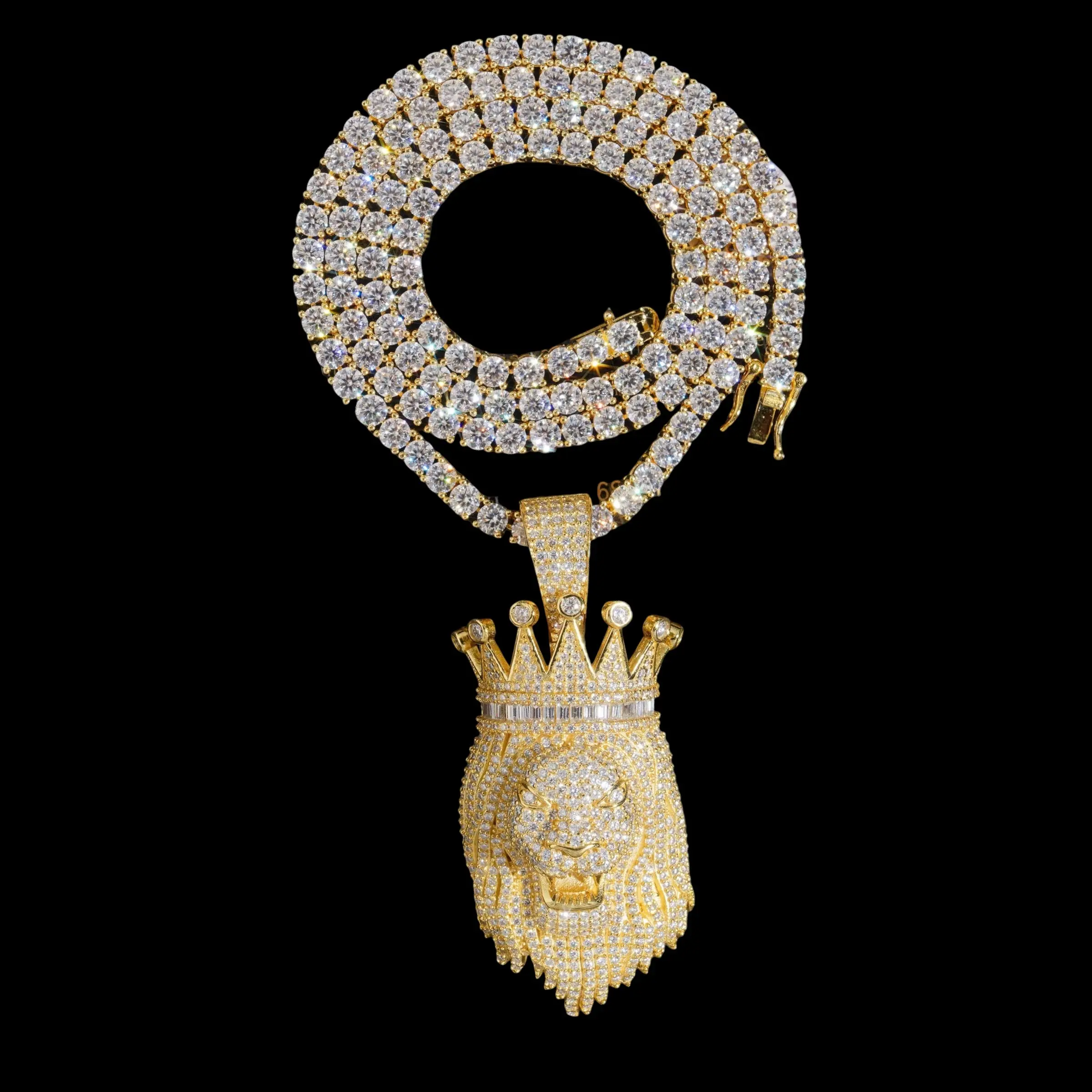 Crowned Lion Head Pendant Lab Diamond – 14k Gold